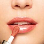 CLARINS_02_Lip_Comfort_Oil_With_Sweetbriar_Rose_Oil