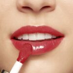 CLARINS_03_Lip_Comfort_Oil_With_Sweetbriar_Rose_Oil