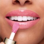 CLARINS_04_Lip_Comfort_Oil_With_Sweetbriar_Rose_Oil