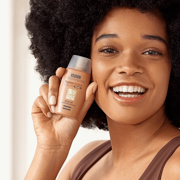 ISDIN_fotoprotector_fusion_water_color_bronze_Use
