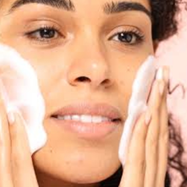 NUXE_Very_Rose_Light_Cleansing_Foam_Apply