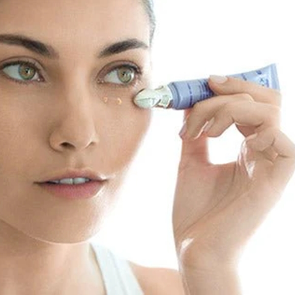 Nuxe_Nuxellence_Anti_Aging_Augenpflege_Apply