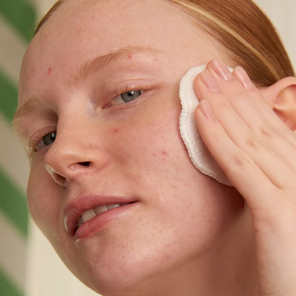 THE_BODY_SHOP_Tea_Tree_Skin_Clearing_Facial_Wash_apply