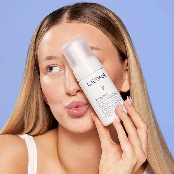 CAUDALIE_Vinoperfect_Mousse_Micro_Peeling_use