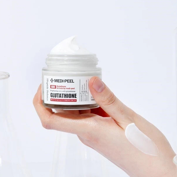 MEDIPEEL_Bio_Intense_Glutathione_White_Cream_Apply